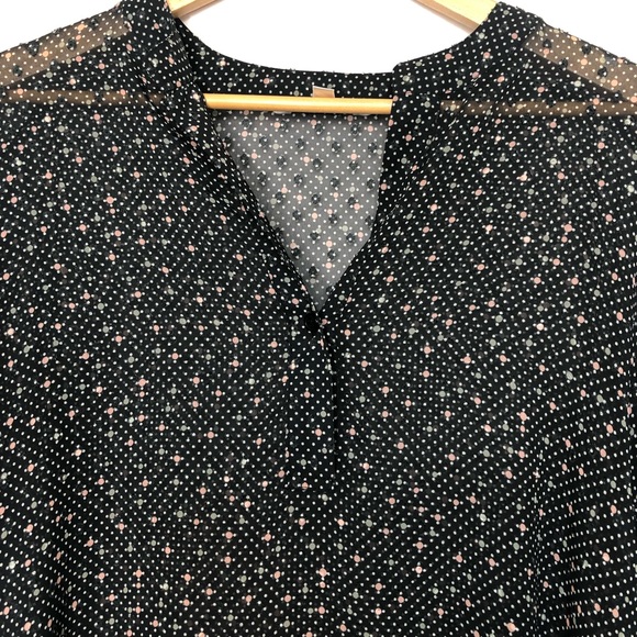 SOLD Cabi sheer swiss dot short sleeve blouse - Picture 3 of 7
